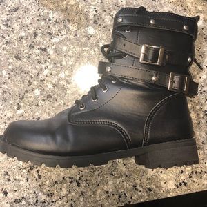 BLACK COMBAT BOOTS